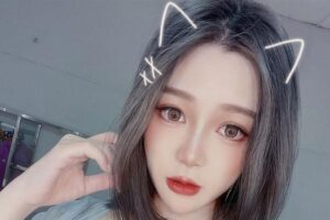 最辣英文家教！长腿女神弹出白皙美胸　下身“三角”全外泄