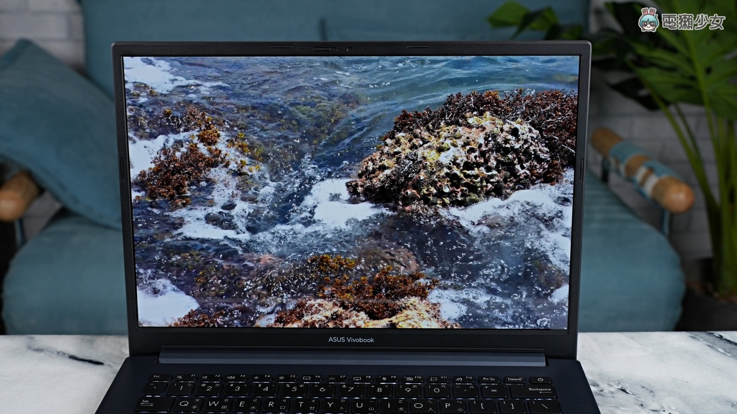 华硕平价 OLED 笔电‘ ASUS Vivobook Pro 14 OLED ’开箱！规格升级幅度超有感 三万五挑笔电就选它
