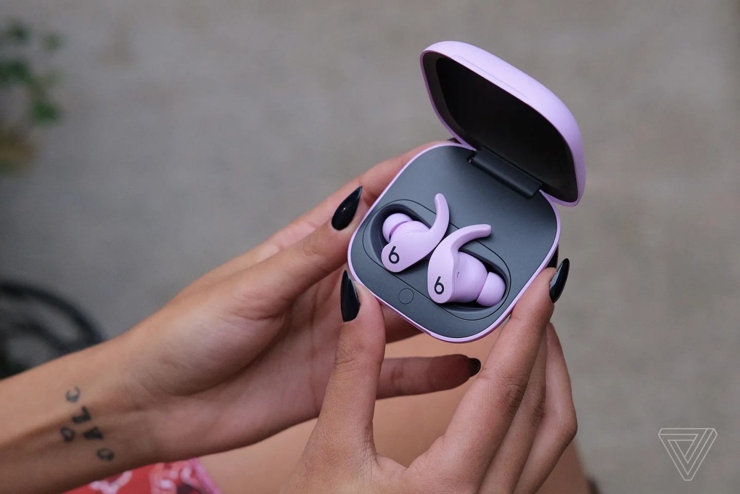 Beats 带来全新 Fit Pro 主动降噪真无线蓝牙耳机,强调全新耳翼设计服贴性更高 内容图4 潮品文-大潮社旗下实时最新热点娱乐时尚数码等新闻资讯网站! Beats 带来全新 Fit Pro 主动降噪真无线蓝牙耳机,强调全新耳翼设计服贴性更高