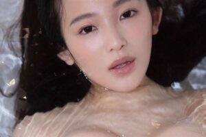 完全挡不住！“东洋乳神”湿身激裸泄雪胸　狂炸航母级上围