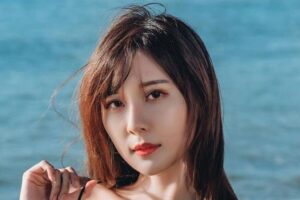 比基尼诱惑！台艺大“外拍女神”泄美胸　整片雪白全看光