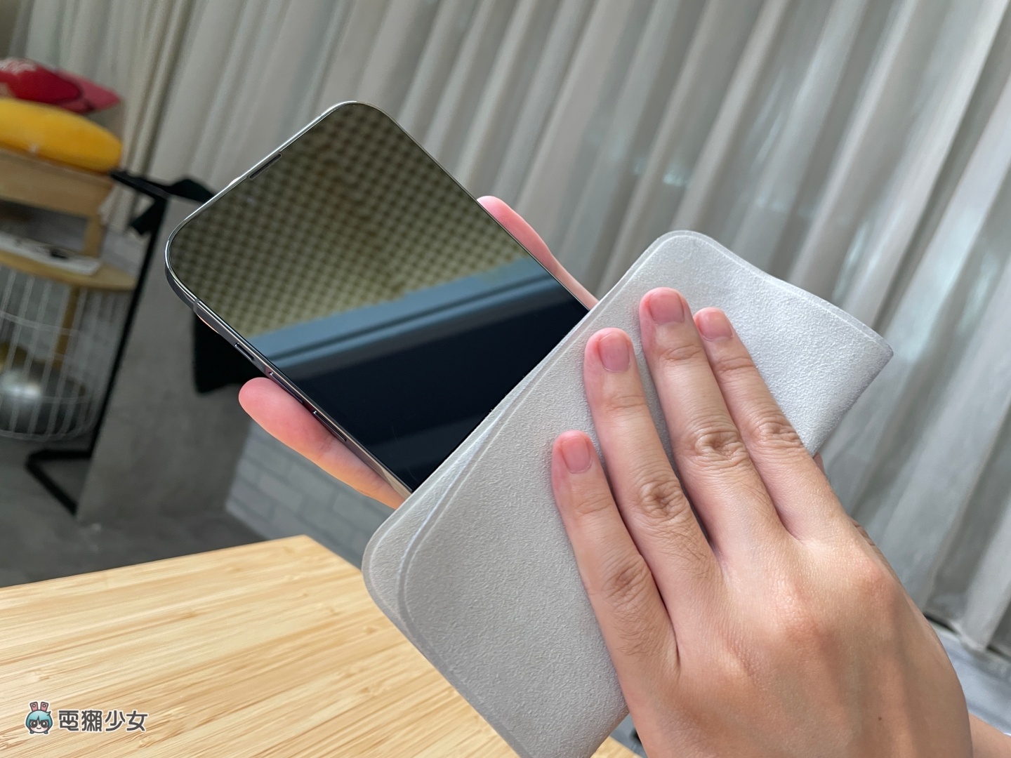 开箱|苹果 590 元的‘ 擦拭布 ’到底有多厉害?实际拿 iPhone、iPad、MacBook Air 清洁一轮给你看! 内容图6 潮品文-大潮社旗下实时最新热点娱乐时尚数码等新闻资讯网站! 开箱|苹果 590 元的‘ 擦拭布 ’到底有多厉害?实际拿 iPhone、iPad、MacBook Air 清洁一轮给你看!