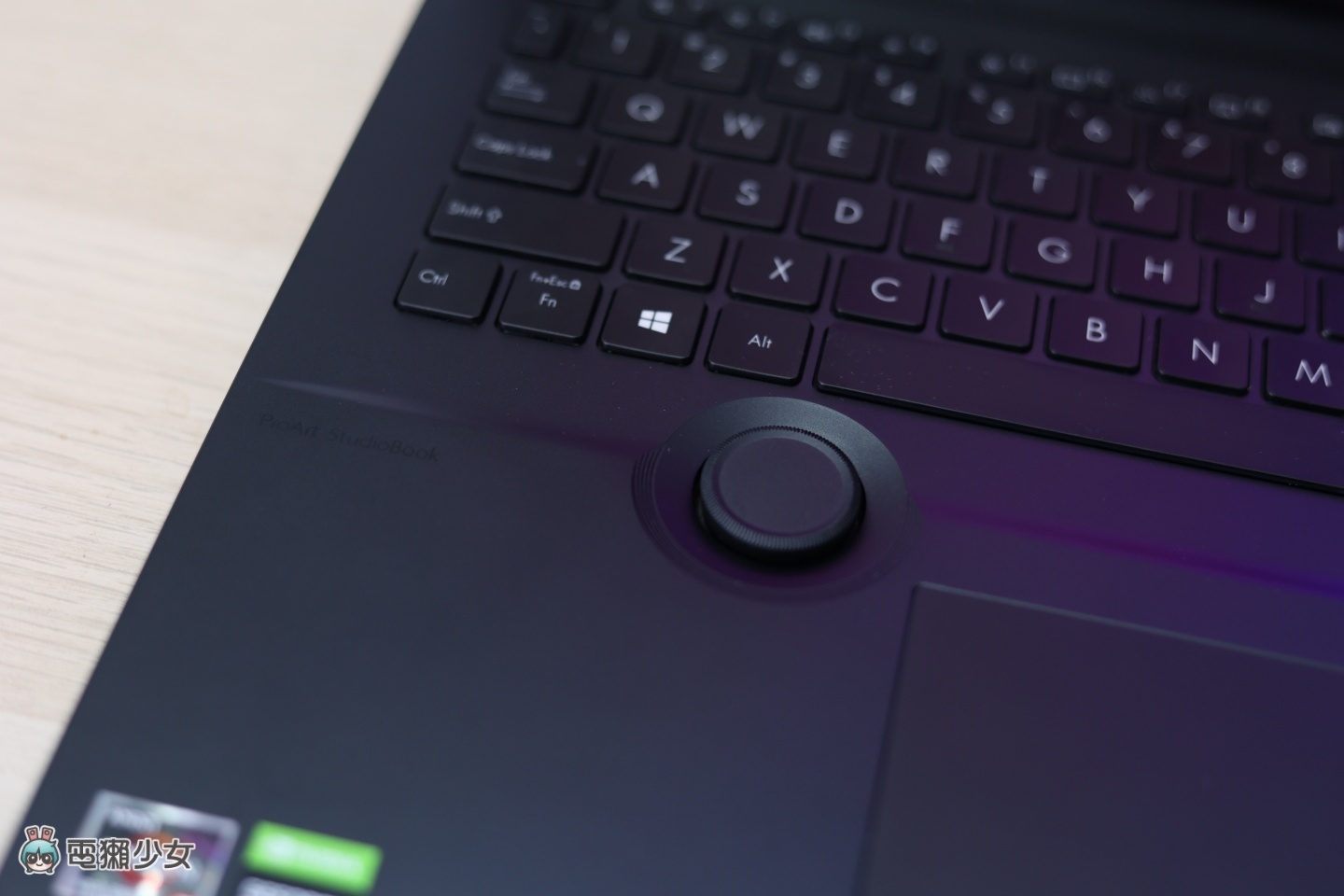 评测|笔电上竟然有一颗实体旋钮?ASUS ProArt Studiobook 16 OLED 的萤幕细节创作者都说赞 内容图3 潮品文-大潮社旗下实时最新热点娱乐时尚数码等新闻资讯网站! 评测|笔电上竟然有一颗实体旋钮?ASUS ProArt Studiobook 16 OLED 的萤幕细节创作者都说赞