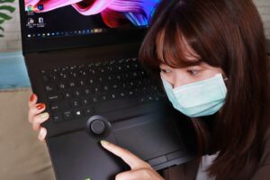 评测｜笔电上竟然有一颗实体旋钮？ASUS ProArt Studiobook 16 OLED 的萤幕细节创作者都说赞
