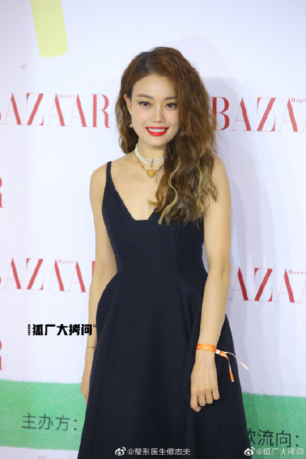 【芭莎慈善夜】红毯争妍斗艳！宋茜V领辣秀南半球 Angelababy化身“花仙子”美翻了~ 娱乐资讯 图6张