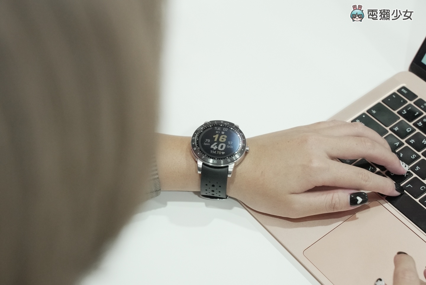 全方位健康侦测功能！ASUS VivoWatch 5 可量血氧浓度、血压趋势管理、身心压力评估等等一堆功能