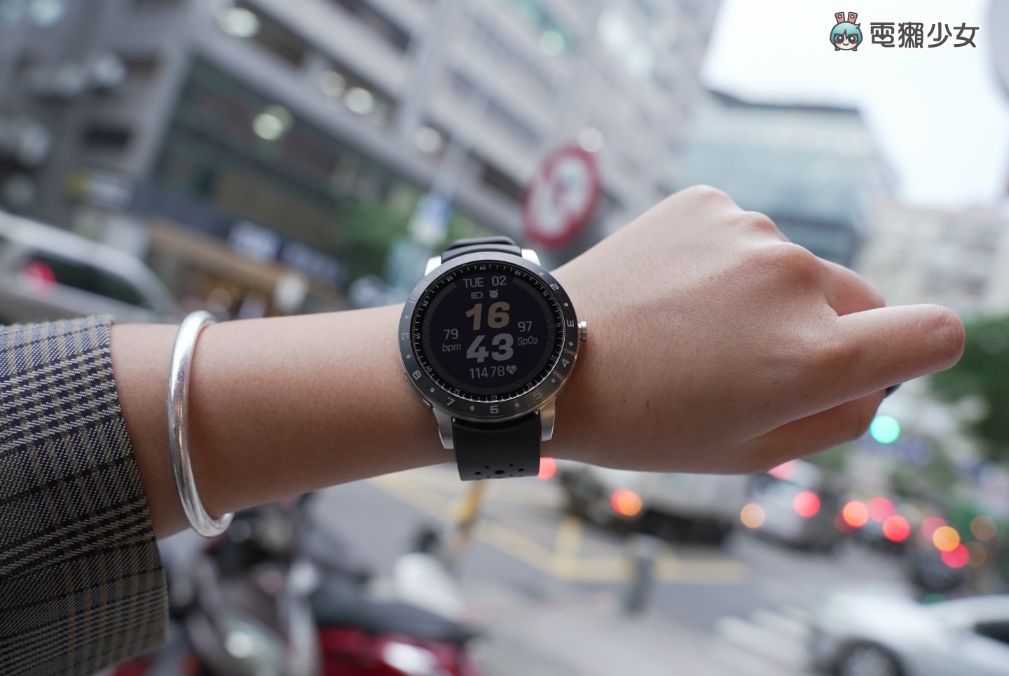 全方位健康侦测功能！ASUS VivoWatch 5 可量血氧浓度、血压趋势管理、身心压力评估等等一堆功能