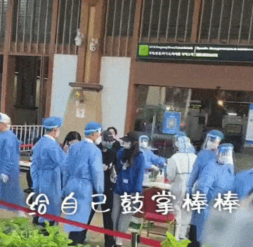 被捅鼻子做检测...迪丽热巴怕到狂跺脚！ 原地蹲下不敢起身 娱乐资讯 图4张