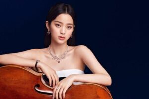 当代言人遭网轰：没质感！欧阳娜娜现身“辣露北半球”拼了