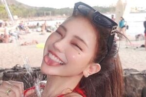 上帝视角贯穿深沟！世新女神魅惑娇喊　白皙画面满炸雪乳