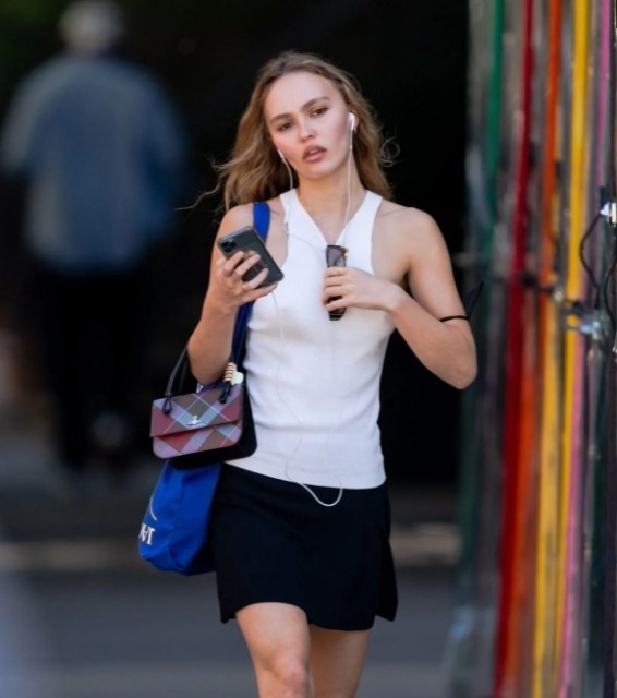 无线蓝牙耳机不再酷?外媒:Z 世代年轻人更爱‘ 有线耳机 ’ 内容图3 潮品文-大潮社旗下实时最新热点娱乐时尚数码等新闻资讯网站! 无线蓝牙耳机不再酷?外媒:Z 世代年轻人更爱‘ 有线耳机 ’