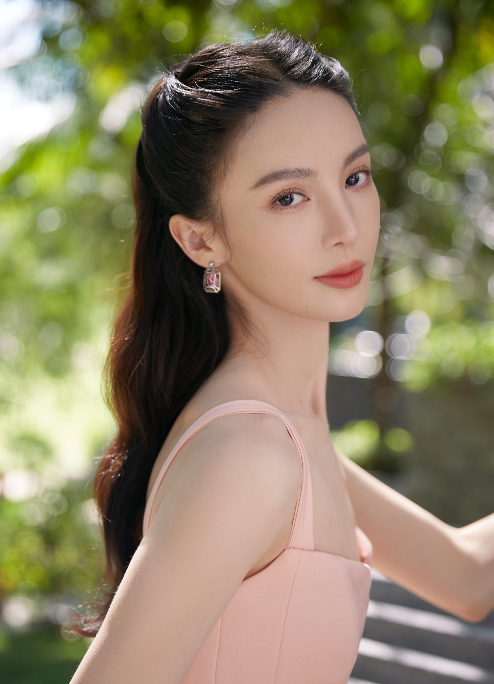 金晨无滤镜生图曝光...状态宛如白骨精！ 瘦出排骨胸吓坏网友 娱乐资讯 图1张