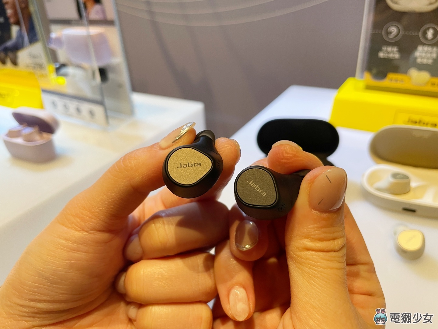 出门|Jabra 推出两款真无线蓝牙耳机:Elite 7 Pro 主打清晰通话、Elite 7 Active 专用运动用户设计 内容图9 潮品文-大潮社旗下实时最新热点娱乐时尚数码等新闻资讯网站! 出门|Jabra 推出两款真无线蓝牙耳机:Elite 7 Pro 主打清晰通话、Elite 7 Active 专用运动用户设计