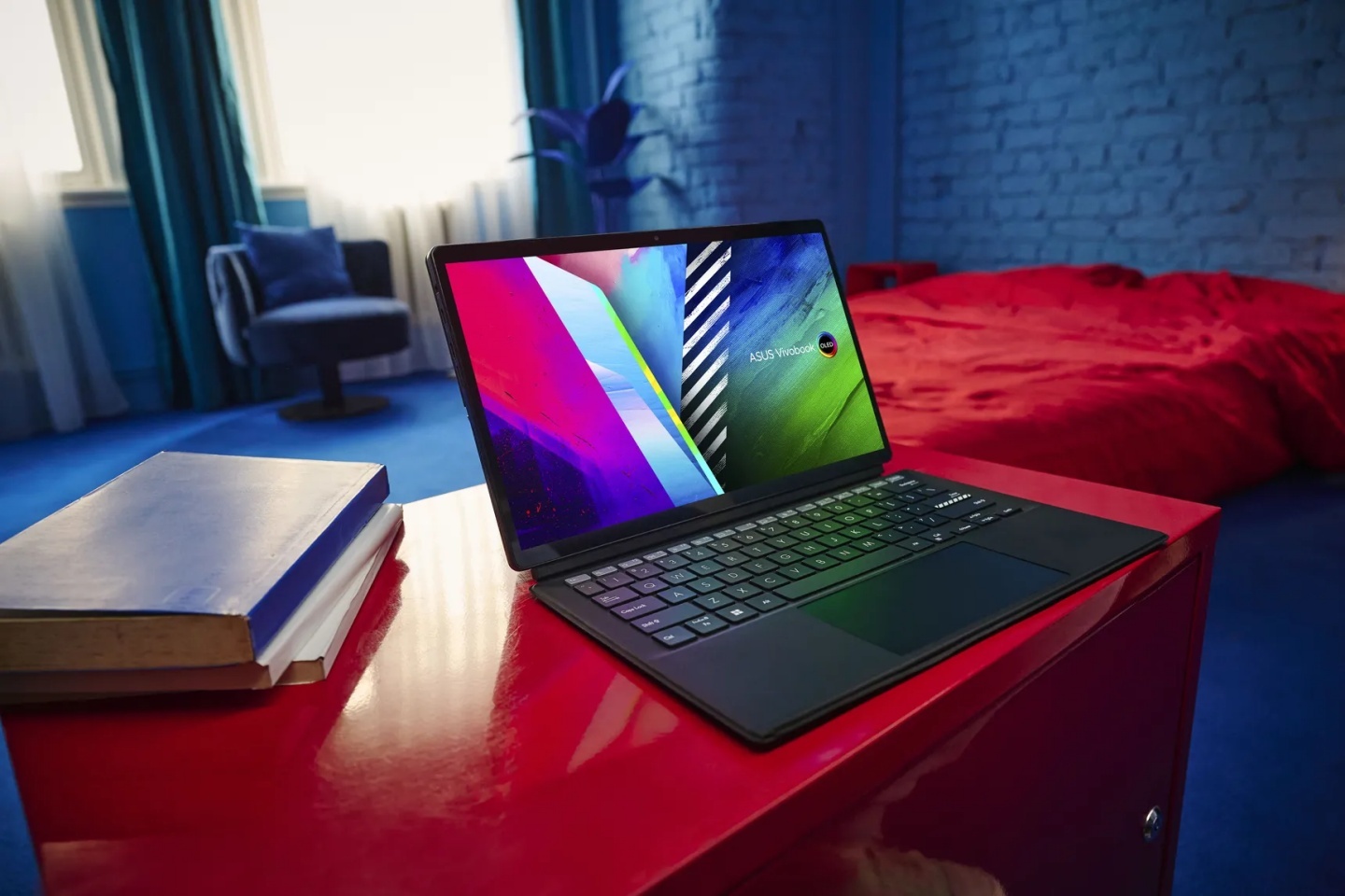 华硕推出 Vivobook 13 Slate 二合一笔电，搭载 OLED 萤幕 售价约新台币两万元