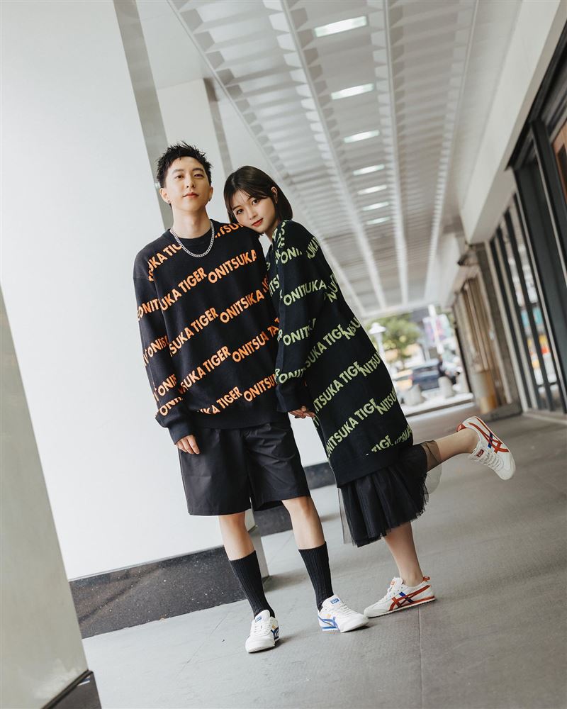 甜爆！《棒棒堂》小禄霸气搂女友认爱　街头牵手躺肩网闪瞎 时尚资讯 图3张