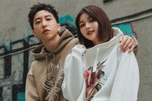 甜爆！《棒棒堂》小禄霸气搂女友认爱　街头牵手躺肩网闪瞎