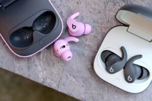 Beats 带来全新 Fit Pro 主动降噪真无线蓝牙耳机，强调全新耳翼设计服贴性更高