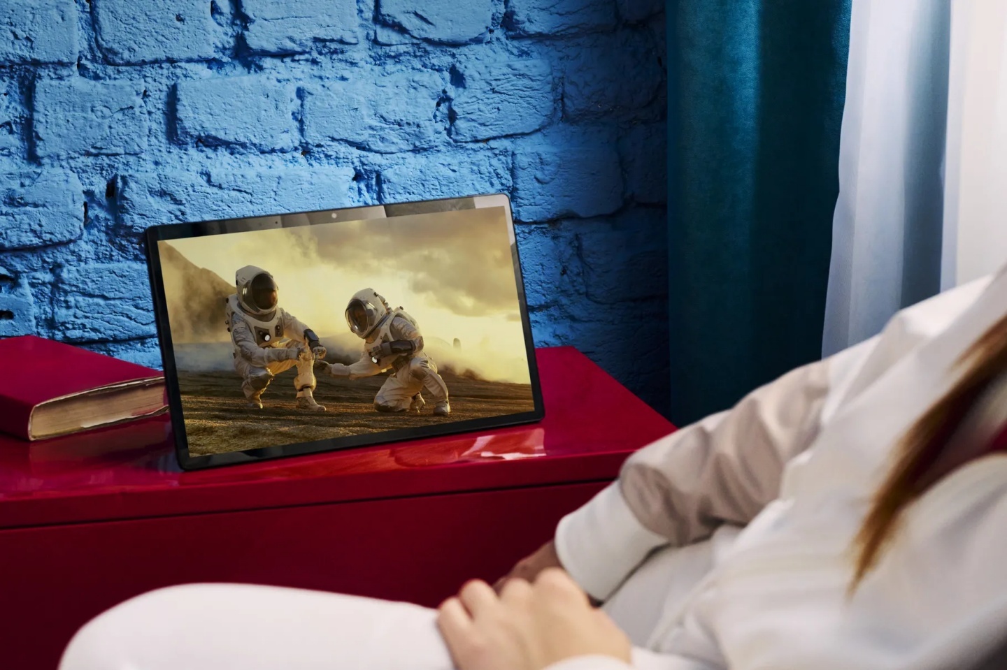 华硕推出 Vivobook 13 Slate 二合一笔电，搭载 OLED 萤幕 售价约新台币两万元