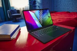 华硕推出 Vivobook 13 Slate 二合一笔电，搭载 OLED 萤幕 售价约新台币两万元