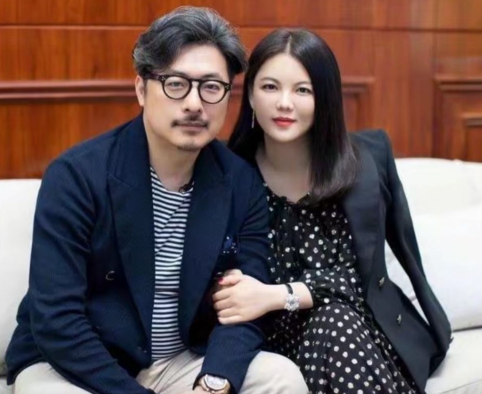 李湘新欢疑曝光！ 身材、颜值完胜王岳伦...情侣装让网兴奋疯猜：领证了？ 娱乐资讯 图1张