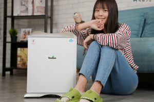 开箱｜主打免耗材！‘ Bosswell ZB3200W 空气清净机 ’会自动分解吸附的脏污，搭配轮子移动更便利！