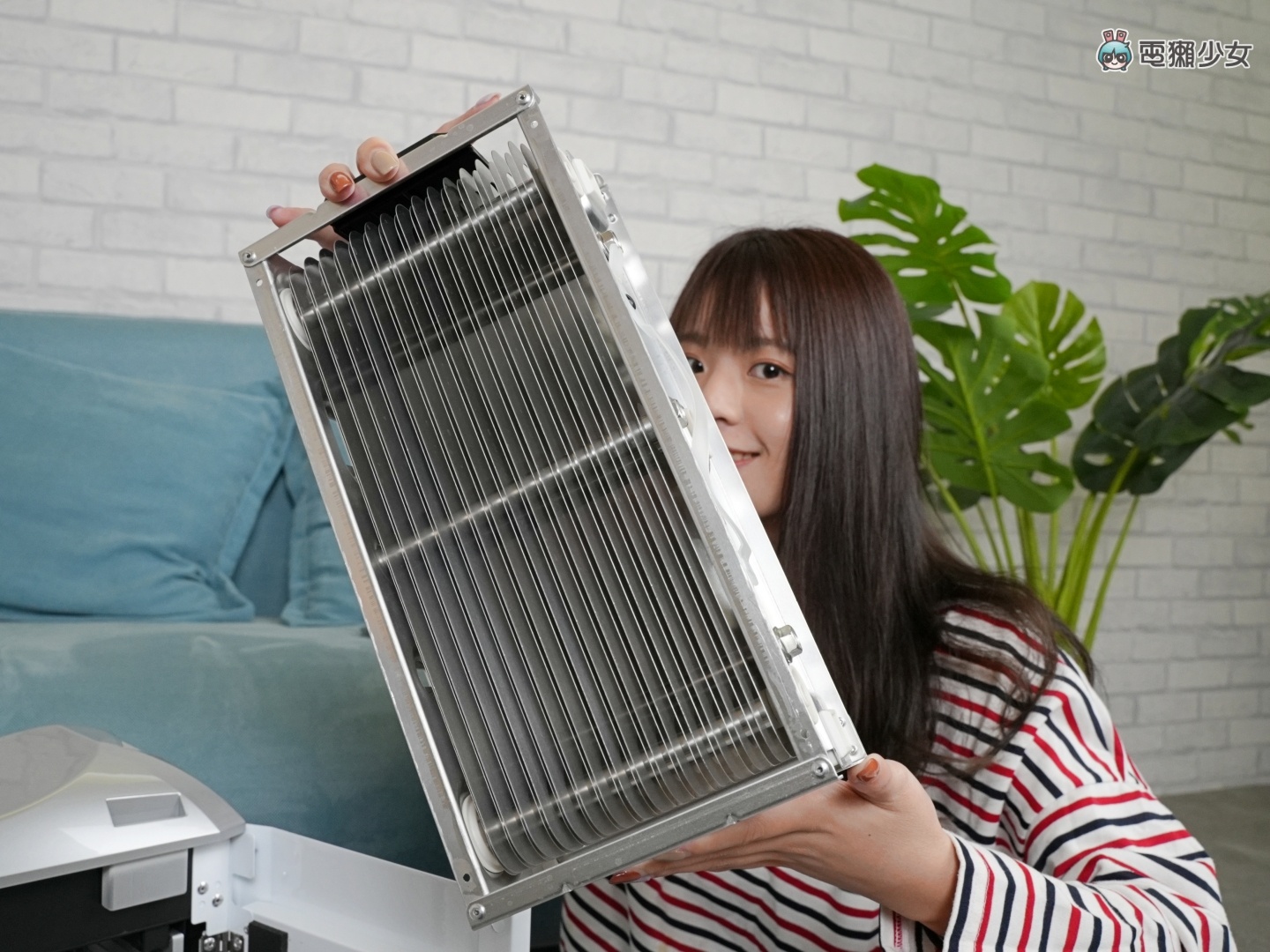 开箱|主打免耗材!‘ Bosswell ZB3200W 空气清净机 ’会自动分解吸附的脏污,搭配轮子移动更便利! 内容图6 潮品文-大潮社旗下实时最新热点娱乐时尚数码等新闻资讯网站! 开箱|主打免耗材!‘ Bosswell ZB3200W 空气清净机 ’会自动分解吸附的脏污,搭配轮子移动更便利!