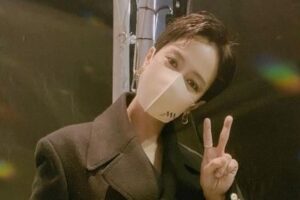 宋智孝超短“男孩发型”首曝光！红毯只穿一件露罕见部位