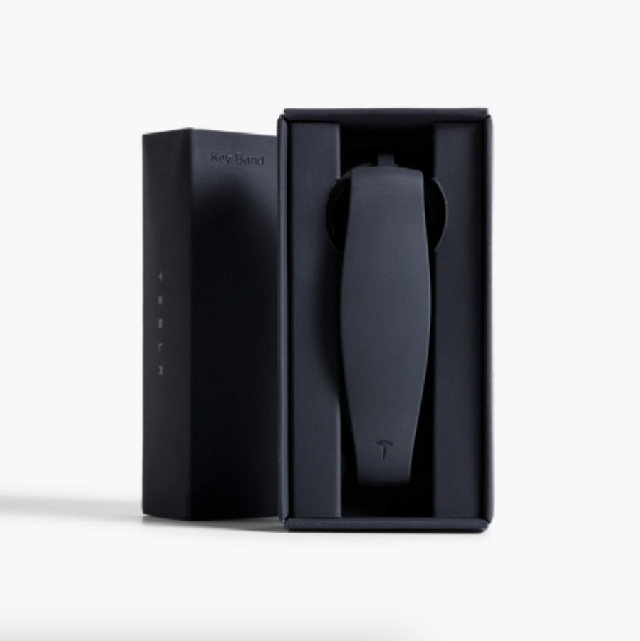 TESLA 钥匙圈只要台币 580 元？比苹果擦拭布还要便宜