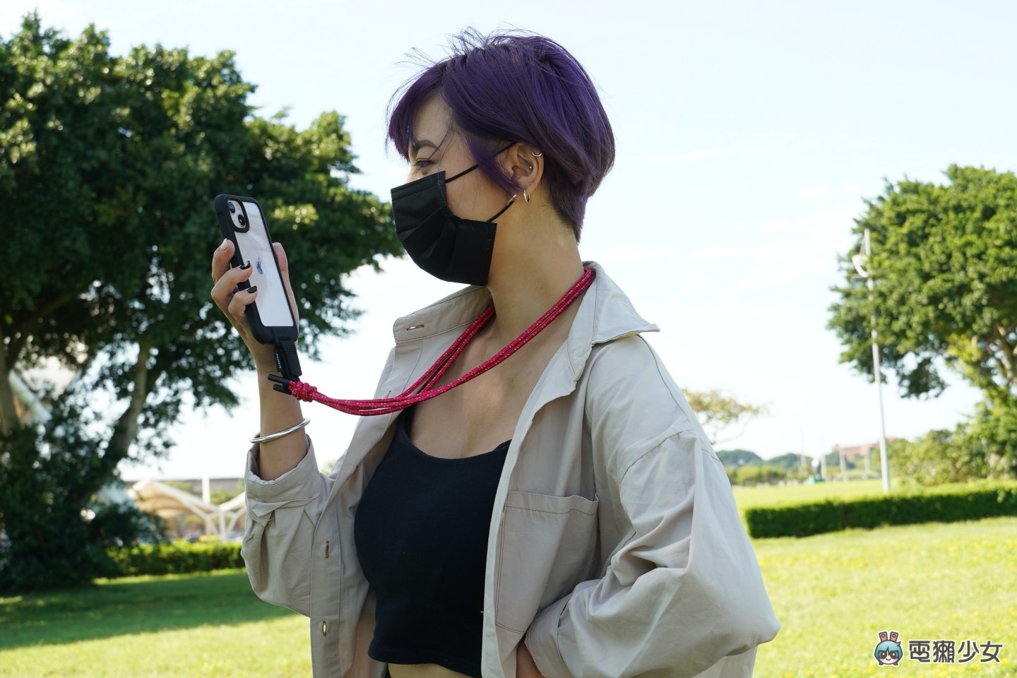 挂在脖子上说走就走！bitplay iPhone 13 系列户外风格手机壳 机能性超高适合 Outdoor 咖 数码科技 图1张