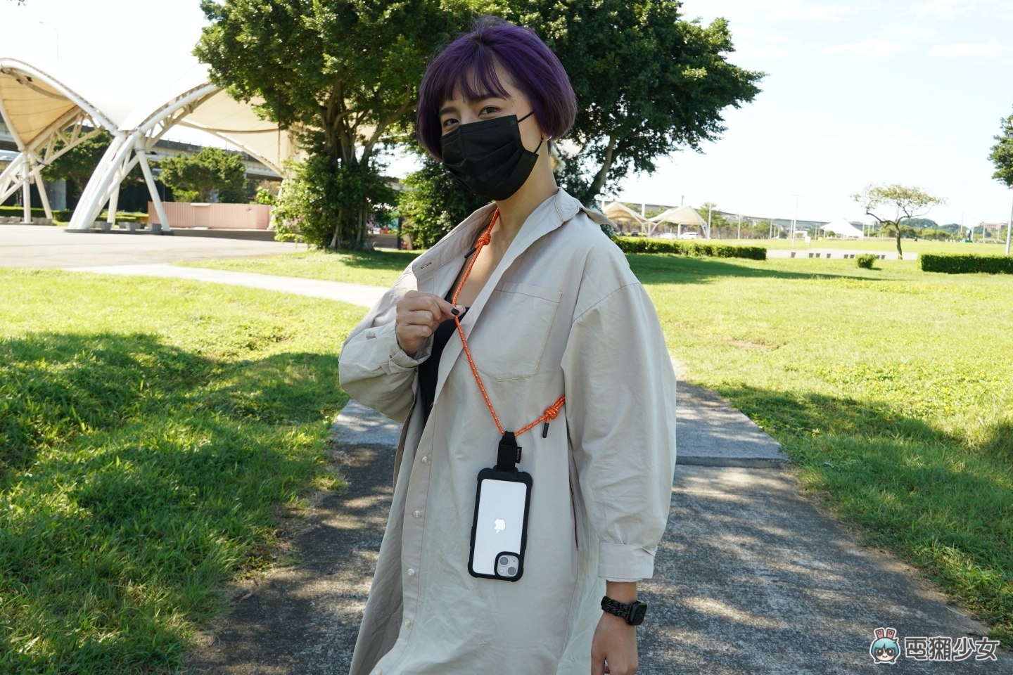 挂在脖子上说走就走！bitplay iPhone 13 系列户外风格手机壳 机能性超高适合 Outdoor 咖 数码科技 图13张