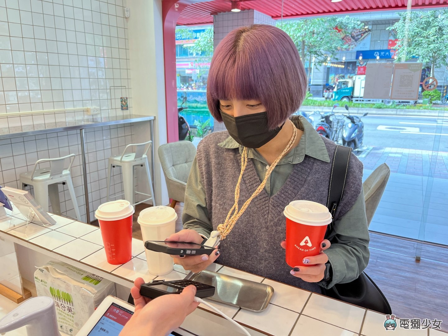 挂在脖子上说走就走！bitplay iPhone 13 系列户外风格手机壳 机能性超高适合 Outdoor 咖 数码科技 图15张