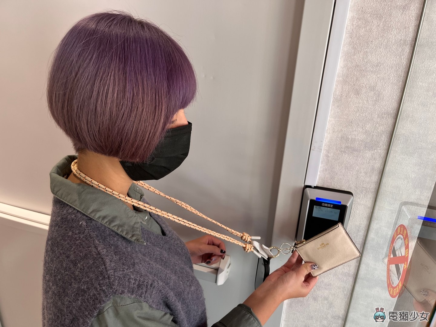 挂在脖子上说走就走！bitplay iPhone 13 系列户外风格手机壳 机能性超高适合 Outdoor 咖 数码科技 图16张