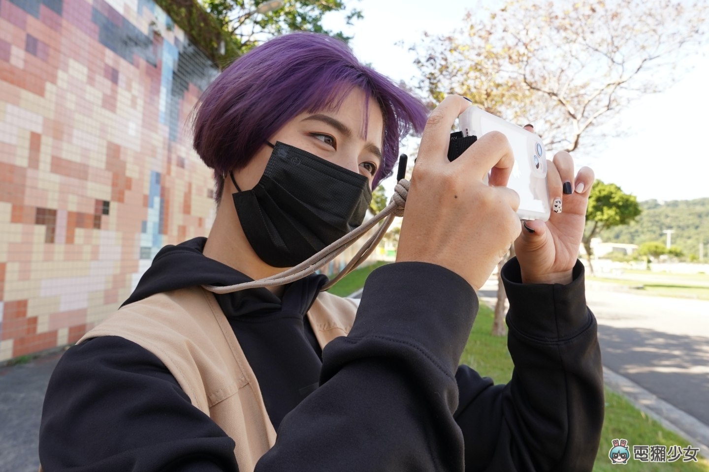 挂在脖子上说走就走！bitplay iPhone 13 系列户外风格手机壳 机能性超高适合 Outdoor 咖 数码科技 图17张