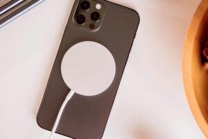 Tips I 手机经常充满电忘记关电源？手把手教你iPhone充满电后自动提醒！