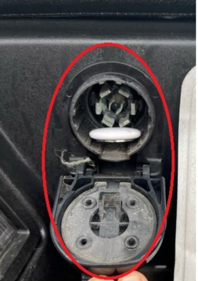 最新手法?加拿大有窃贼用 AirTag 在短期内偷了五辆高级车 内容图2 潮品文-大潮社旗下实时最新热点娱乐时尚数码等新闻资讯网站! 最新手法?加拿大有窃贼用 AirTag 在短期内偷了五辆高级车