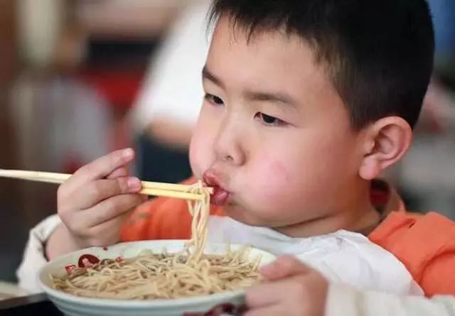 生活 | 用筷子的3大好处！中、日、韩筷子的区别在这！ 更多热点 图3张