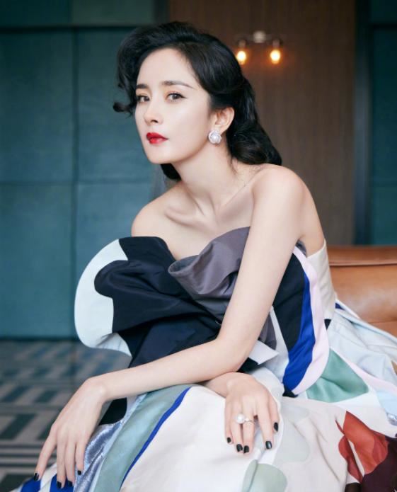 杨幂能做的，就是能开心一天是一天。（图／翻摄自嘉行杨幂工作室微博）