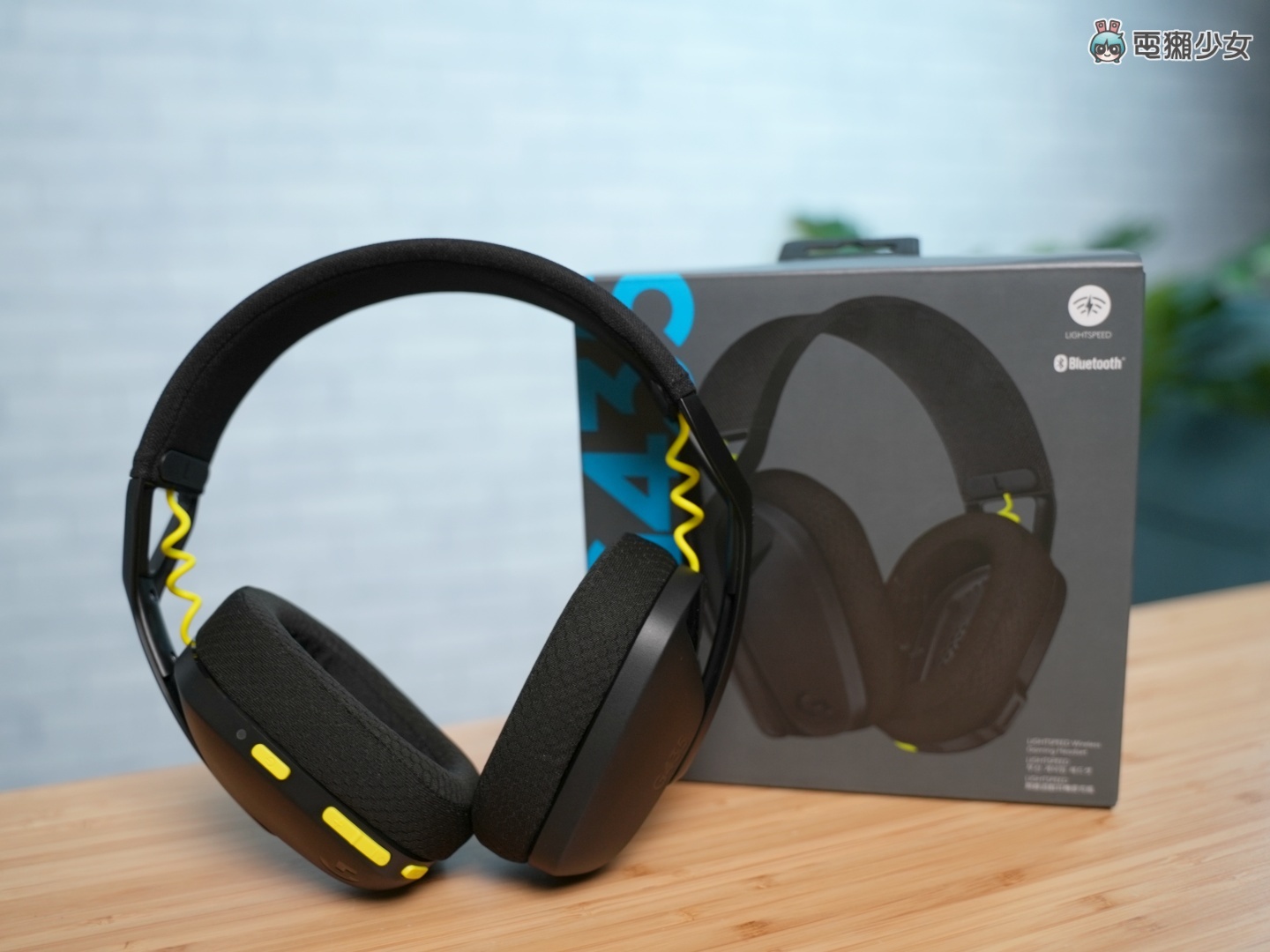 开箱|电竞耳机也可以很轻盈!罗技 G435 一机多用的轻量双模无线蓝牙耳机 内容图2 潮品文-大潮社旗下实时最新热点娱乐时尚数码等新闻资讯网站! 开箱|电竞耳机也可以很轻盈!罗技 G435 一机多用的轻量双模无线蓝牙耳机