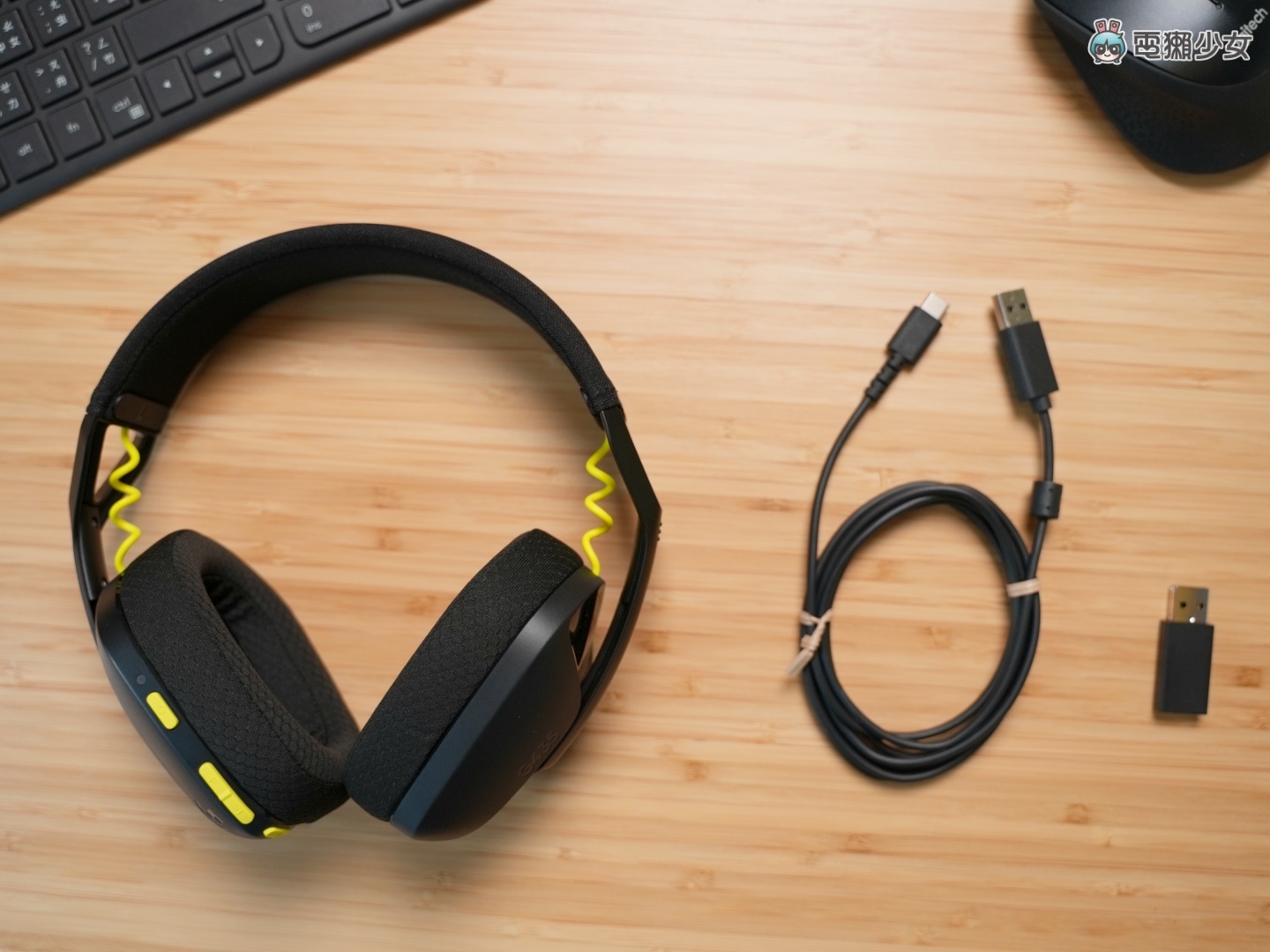 开箱|电竞耳机也可以很轻盈!罗技 G435 一机多用的轻量双模无线蓝牙耳机 内容图3 潮品文-大潮社旗下实时最新热点娱乐时尚数码等新闻资讯网站! 开箱|电竞耳机也可以很轻盈!罗技 G435 一机多用的轻量双模无线蓝牙耳机