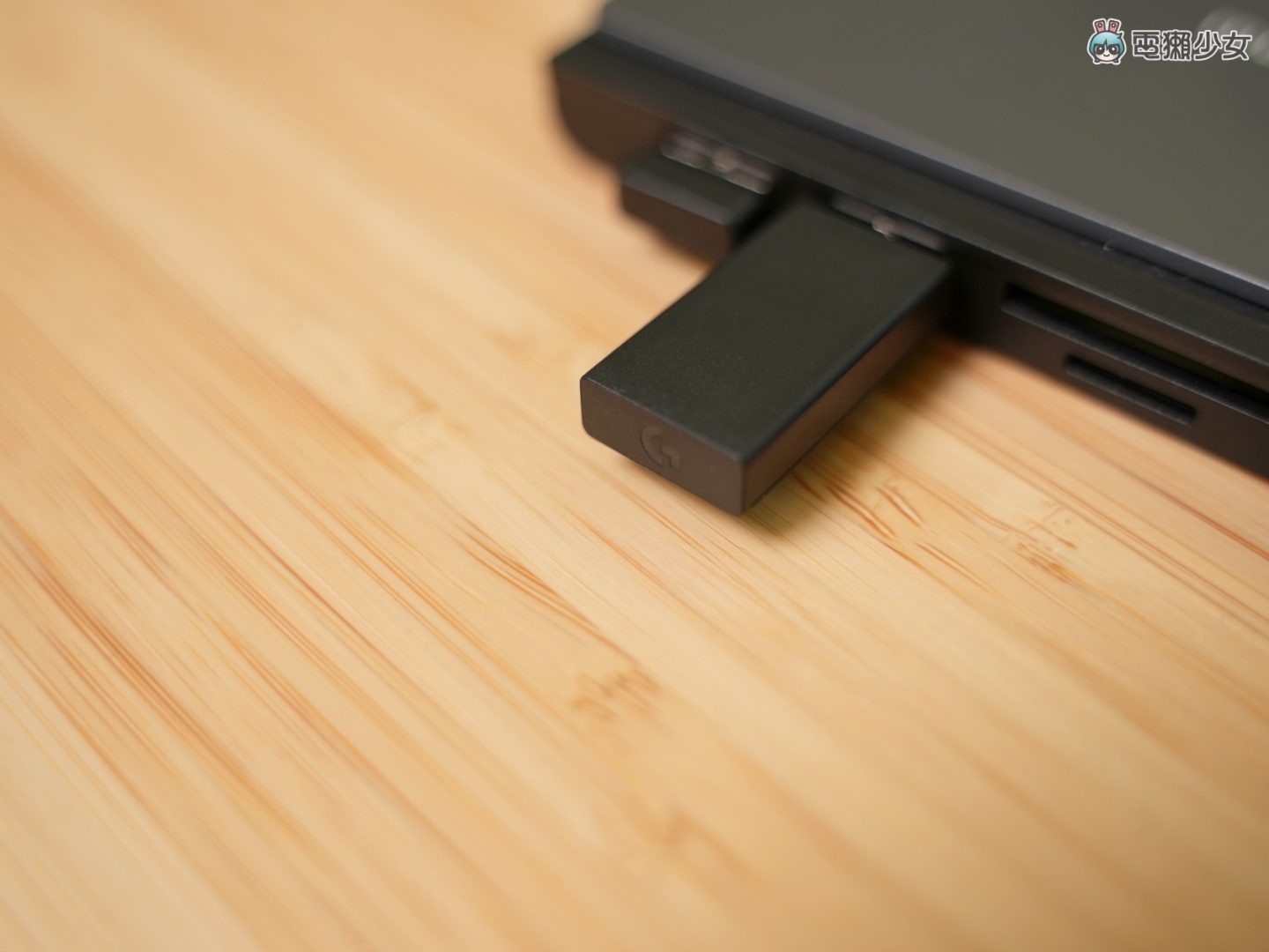 开箱|电竞耳机也可以很轻盈!罗技 G435 一机多用的轻量双模无线蓝牙耳机 内容图4 潮品文-大潮社旗下实时最新热点娱乐时尚数码等新闻资讯网站! 开箱|电竞耳机也可以很轻盈!罗技 G435 一机多用的轻量双模无线蓝牙耳机