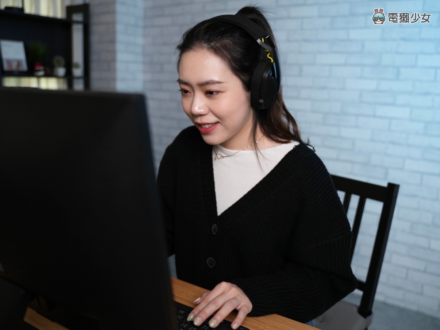 开箱|电竞耳机也可以很轻盈!罗技 G435 一机多用的轻量双模无线蓝牙耳机 内容图9 潮品文-大潮社旗下实时最新热点娱乐时尚数码等新闻资讯网站! 开箱|电竞耳机也可以很轻盈!罗技 G435 一机多用的轻量双模无线蓝牙耳机