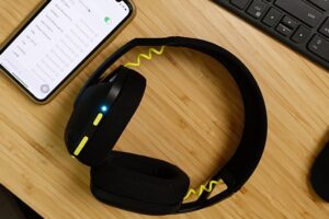 开箱｜电竞耳机也可以很轻盈！罗技 G435 一机多用的轻量双模无线蓝牙耳机