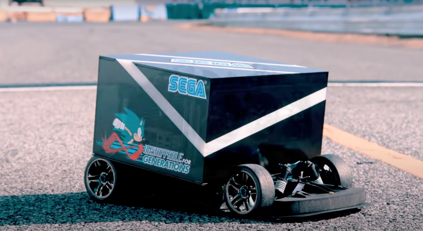 SEGA 制作了一台真的可以跑的电竞主机,速度超快高达时数 100Km! 内容图1 潮品文-大潮社旗下实时最新热点娱乐时尚数码等新闻资讯网站! SEGA 制作了一台真的可以跑的电竞主机,速度超快高达时数 100Km!