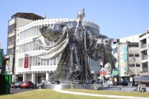 “素还真”变超大！云林虎尾千万新地标曝光　它变钢铁人