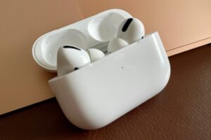 郭明?预测 AirPods Pro 2 有望支援苹果的无损音讯压缩技术，外型和充电盒都会有全新设计