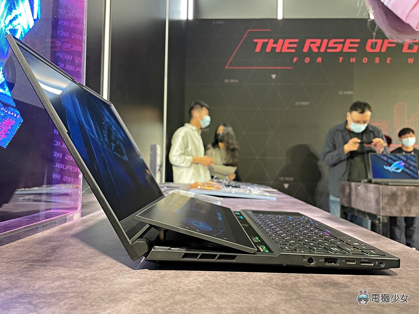 华硕首款 ROG Flow Z13 电竞平板亮相!多款电竞笔电也都一并于 CES 展上现身 内容图3 潮品文-大潮社旗下实时最新热点娱乐时尚数码等新闻资讯网站! 华硕首款 ROG Flow Z13 电竞平板亮相!多款电竞笔电也都一并于 CES 展上现身