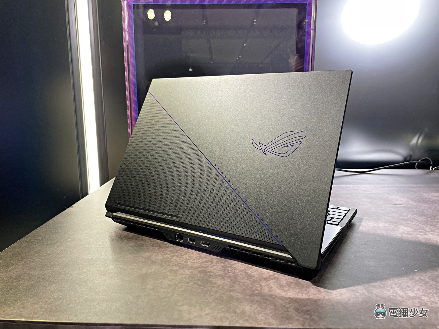 华硕首款 ROG Flow Z13 电竞平板亮相!多款电竞笔电也都一并于 CES 展上现身 内容图4 潮品文-大潮社旗下实时最新热点娱乐时尚数码等新闻资讯网站! 华硕首款 ROG Flow Z13 电竞平板亮相!多款电竞笔电也都一并于 CES 展上现身