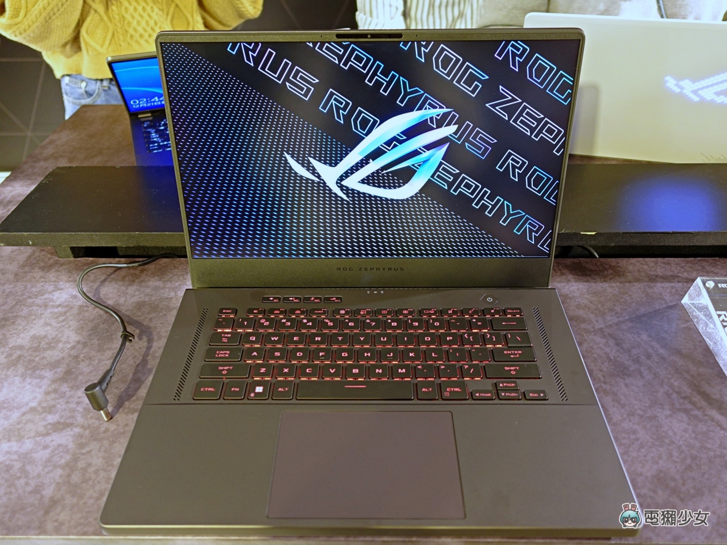 华硕首款 ROG Flow Z13 电竞平板亮相!多款电竞笔电也都一并于 CES 展上现身 内容图8 潮品文-大潮社旗下实时最新热点娱乐时尚数码等新闻资讯网站! 华硕首款 ROG Flow Z13 电竞平板亮相!多款电竞笔电也都一并于 CES 展上现身
