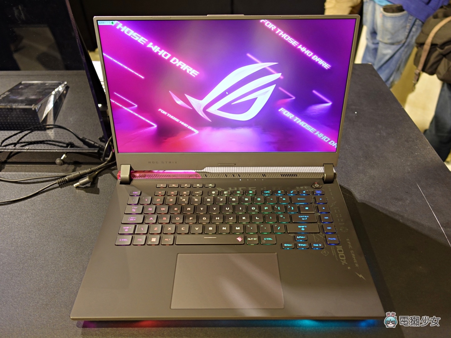华硕首款 ROG Flow Z13 电竞平板亮相!多款电竞笔电也都一并于 CES 展上现身 内容图17 潮品文-大潮社旗下实时最新热点娱乐时尚数码等新闻资讯网站! 华硕首款 ROG Flow Z13 电竞平板亮相!多款电竞笔电也都一并于 CES 展上现身