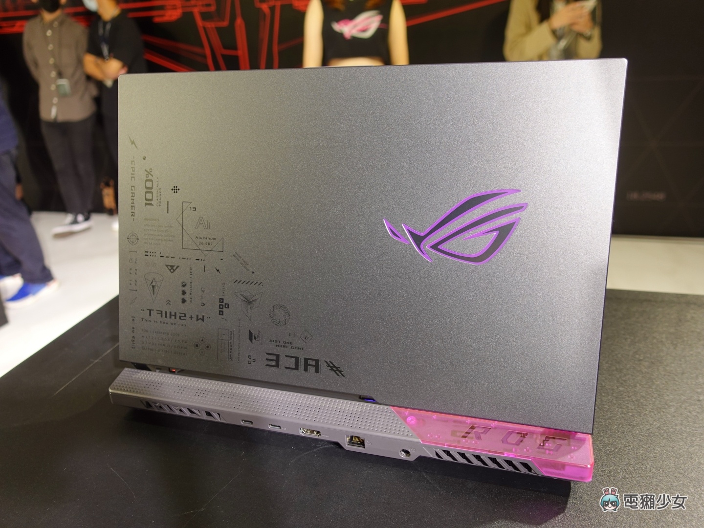 华硕首款 ROG Flow Z13 电竞平板亮相!多款电竞笔电也都一并于 CES 展上现身 内容图19 潮品文-大潮社旗下实时最新热点娱乐时尚数码等新闻资讯网站! 华硕首款 ROG Flow Z13 电竞平板亮相!多款电竞笔电也都一并于 CES 展上现身